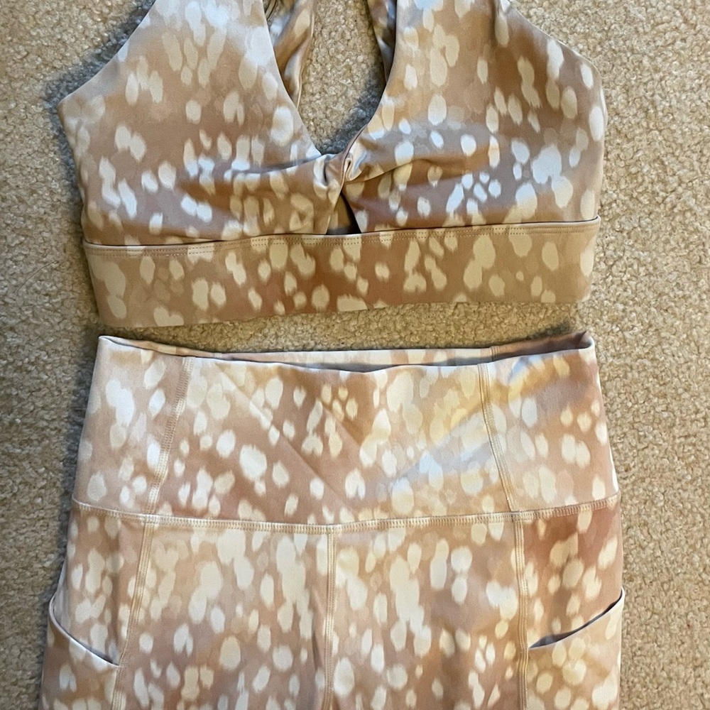 Fabletics Tan and Cream Leggings Set